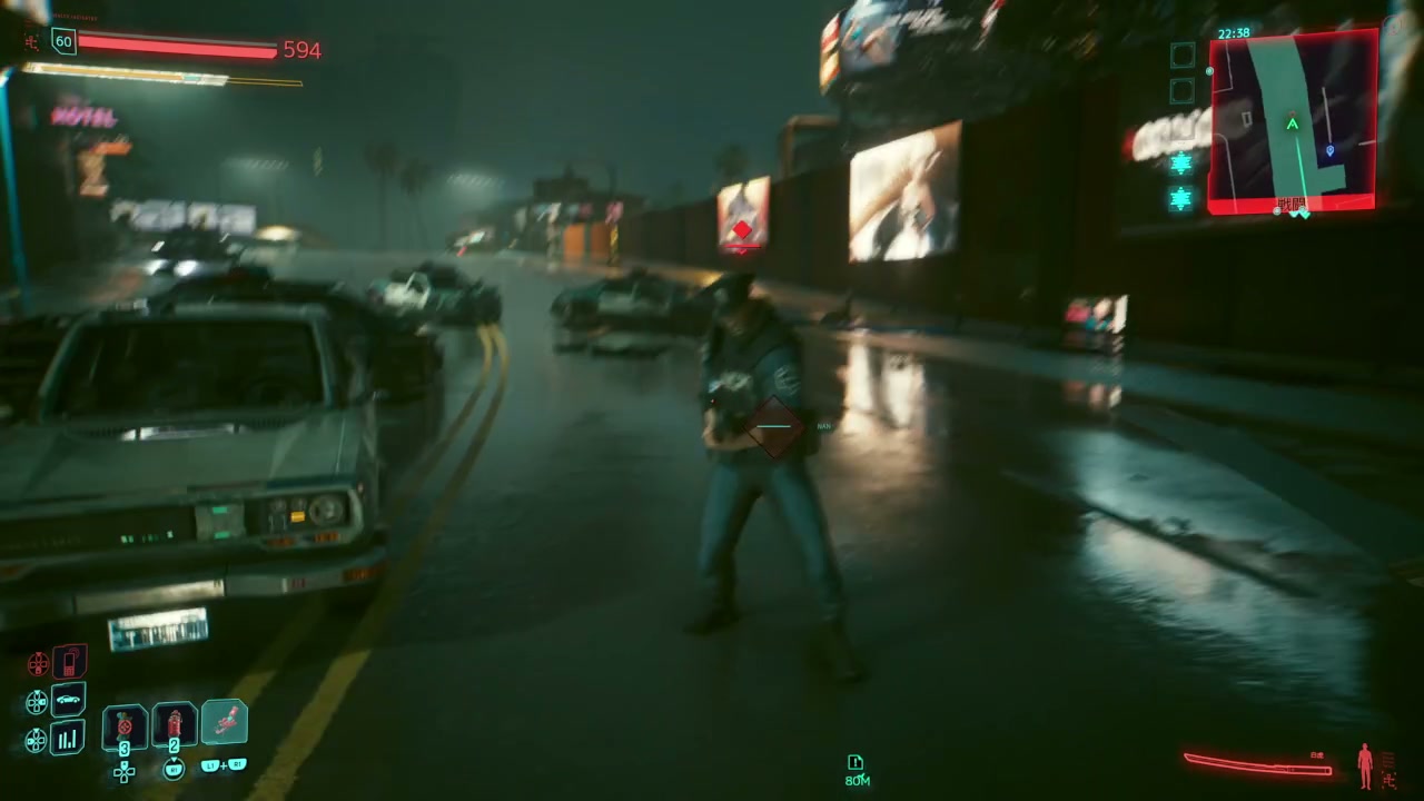 雨の夜の路上で、刀を構えたVが銃を持った敵と向かい合っている一人称視点の戦闘画面